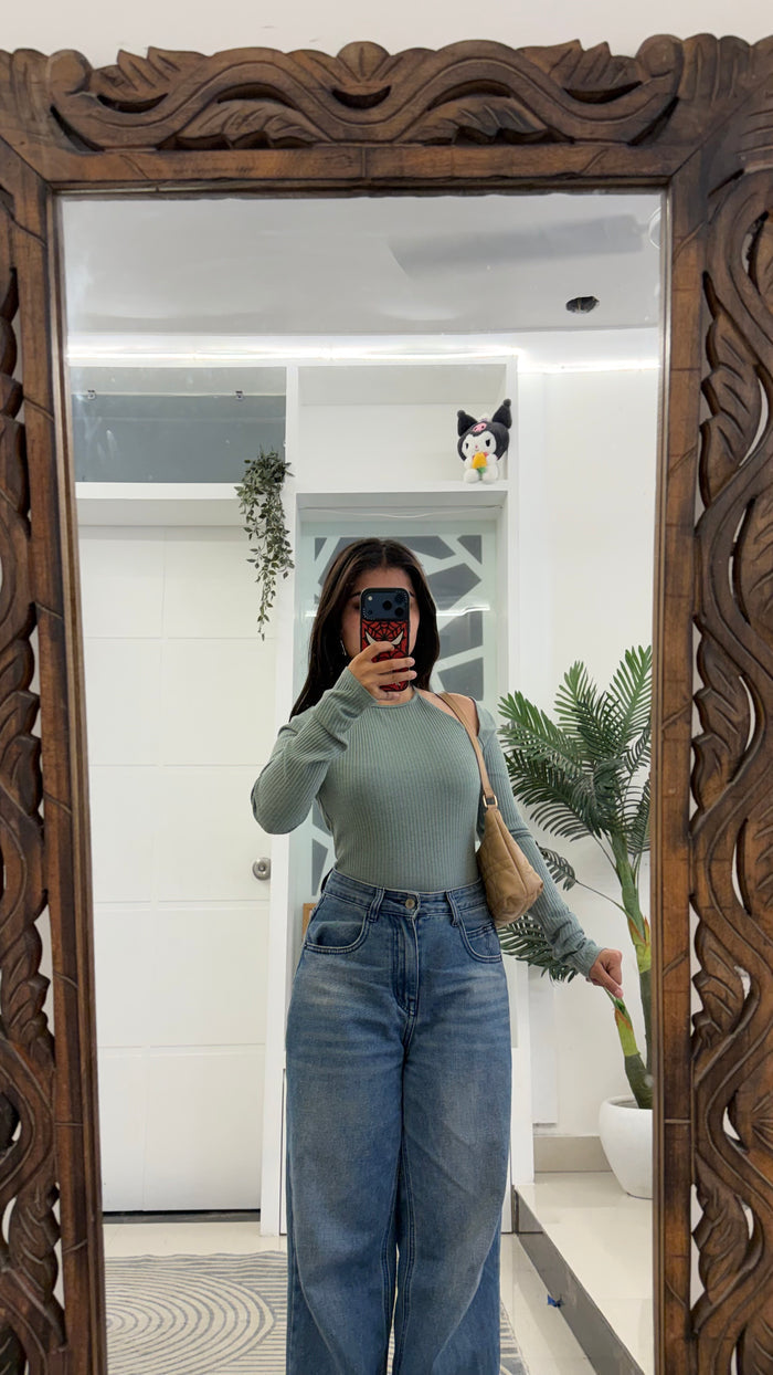 170 cute top 32-33 bust