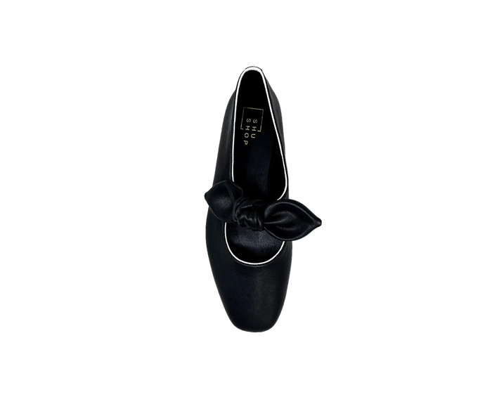 April Flat in Black