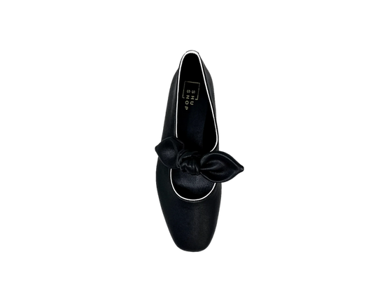 April Flat in Black