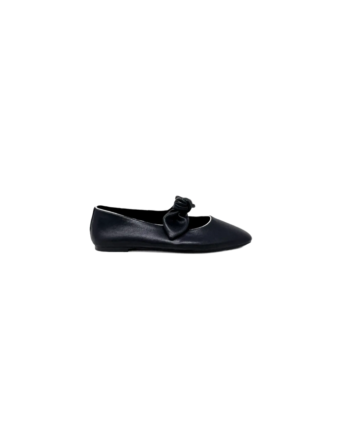April Flat in Black