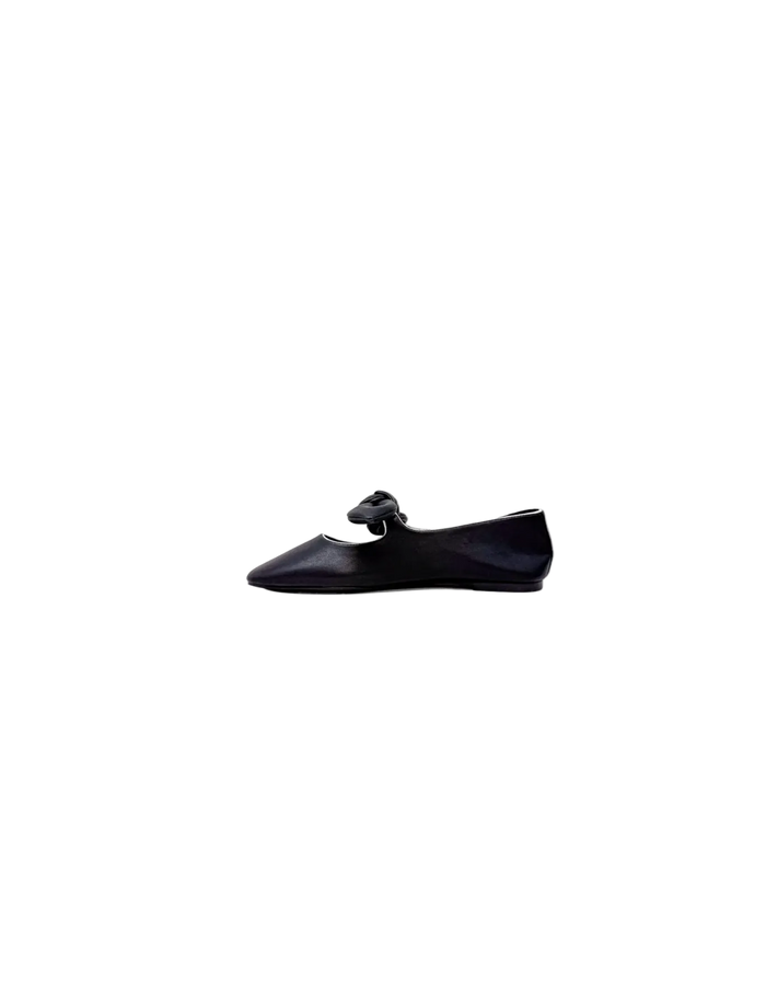 April Flat in Black