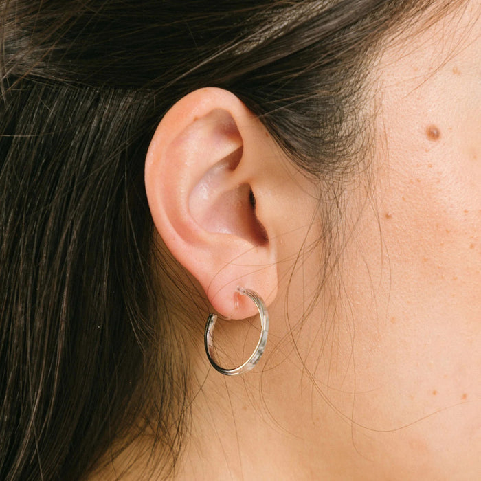 Aiori - Cassie Hoop Clip On Earrings - Silver -
