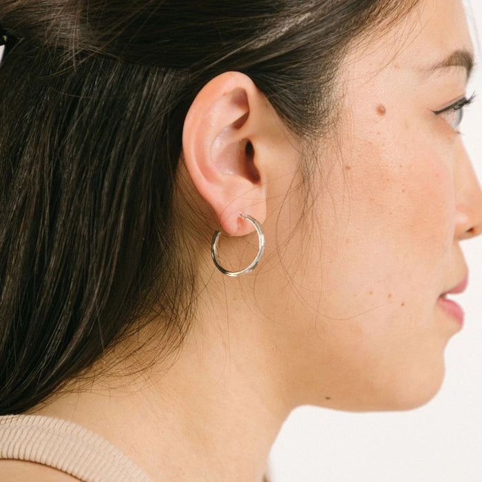Aiori - Cassie Hoop Clip On Earrings - Silver -