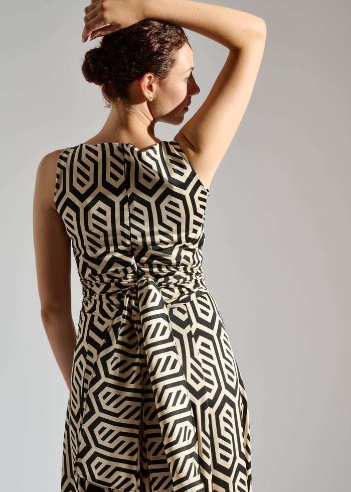 Second back view of Chic sleeveless Calvin maxi dress with modern pattern.