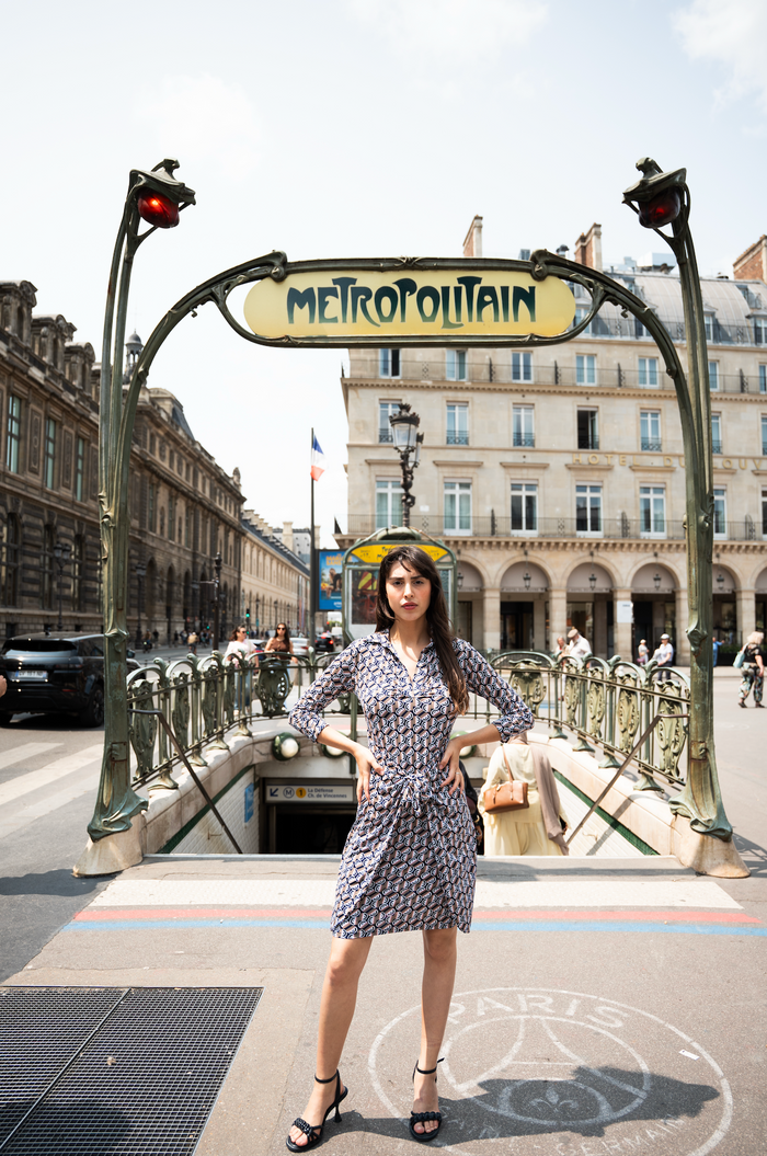 Dress Chérie: Elegant Long-Sleeve Knee-Length Dress