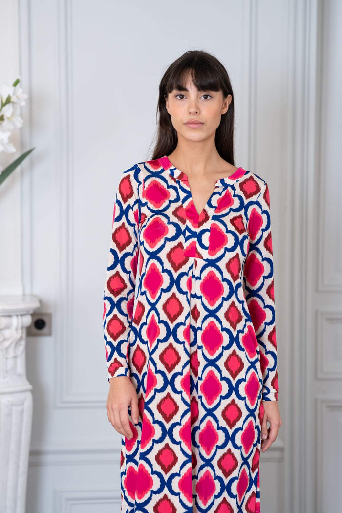 Woman wears an Elegance Miss quatrefoil dress in a Paris apartment