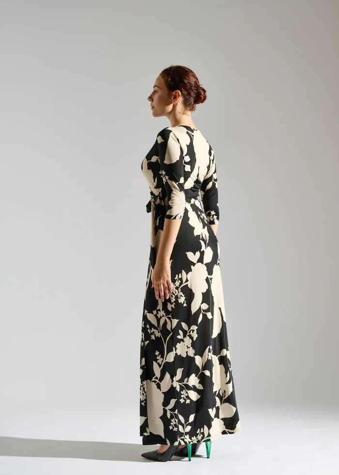 Woman models Elegance Miss black and cream floral dress