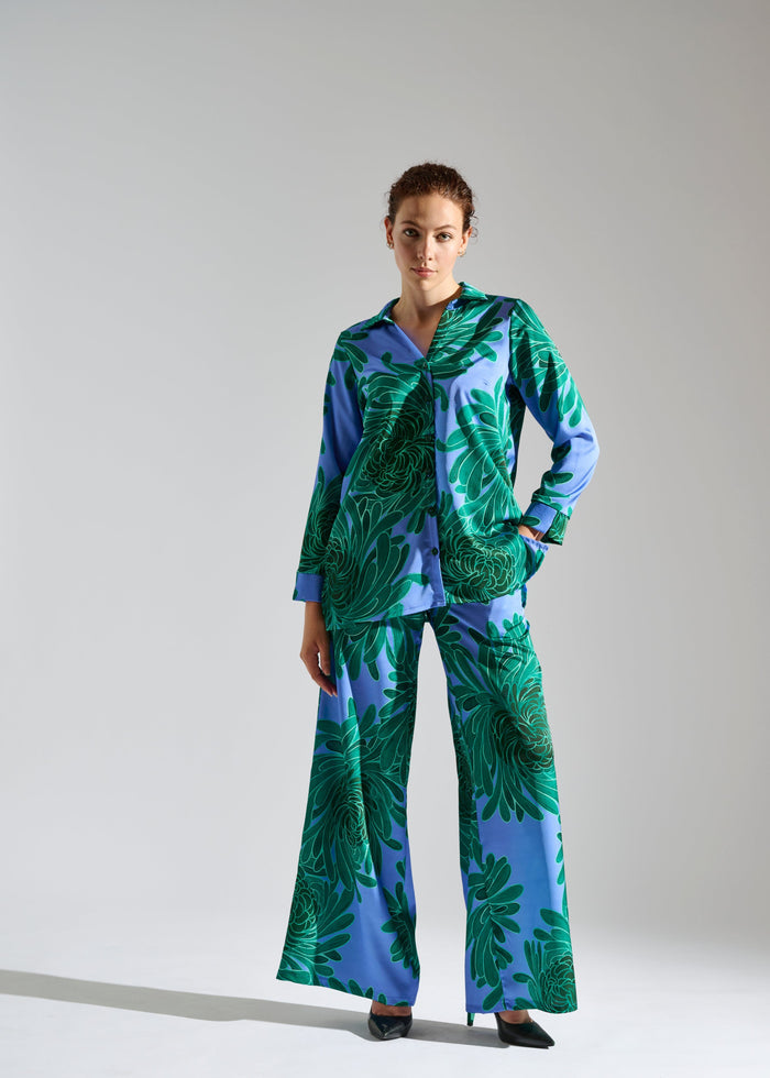 model wearing Elegance Miss’s floral pants set