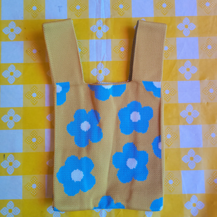 Yellow / Blue Daisy