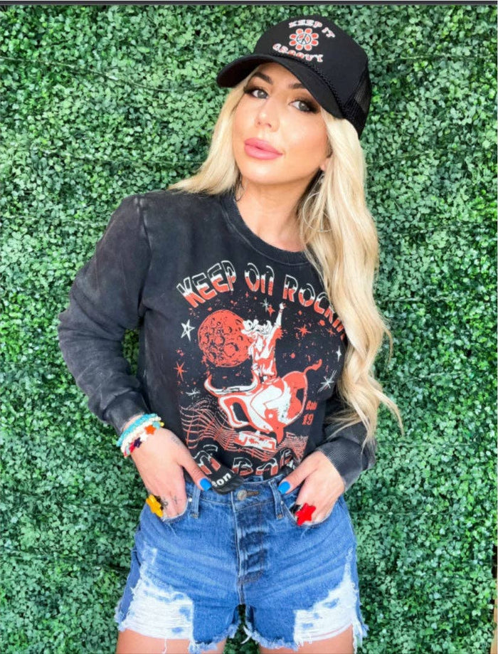 Keep on Rockin Me  Cropped Crew sweatshirt