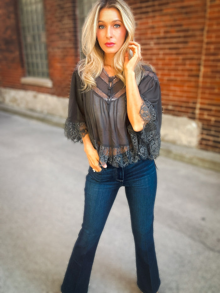 Paige High Rise Laurel Canyon Petite in Berlin