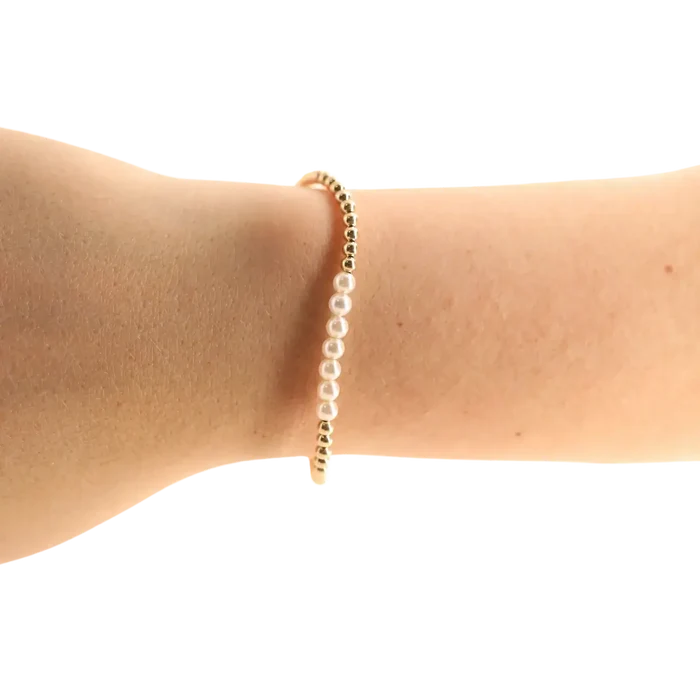Sophia Pearl Bracelet in Gold: Petite 6.25 inch