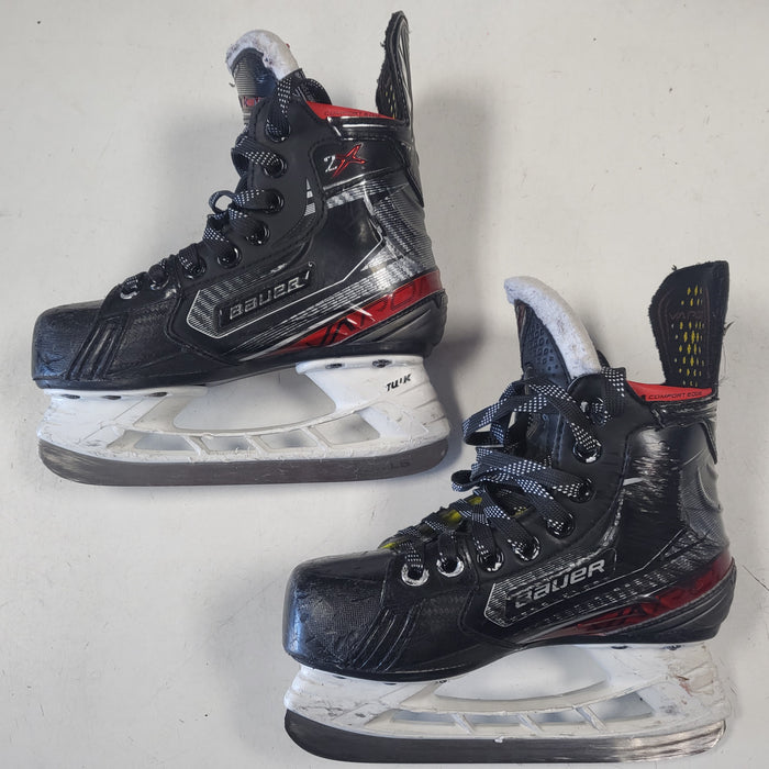 Used Bauer Vapor 2X Hockey Skates - Size: Youth 12.5