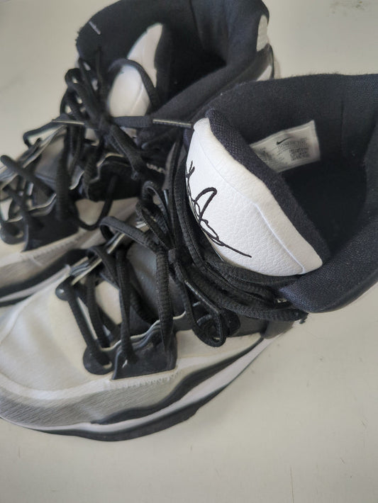 Used Nike Kyrie Infinity TB White Black Mens Size 9 Court / Basketball Shoe