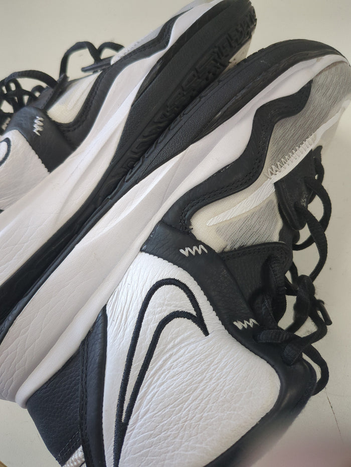 Used Nike Kyrie Infinity TB White Black Mens Size 9 Court / Basketball Shoe