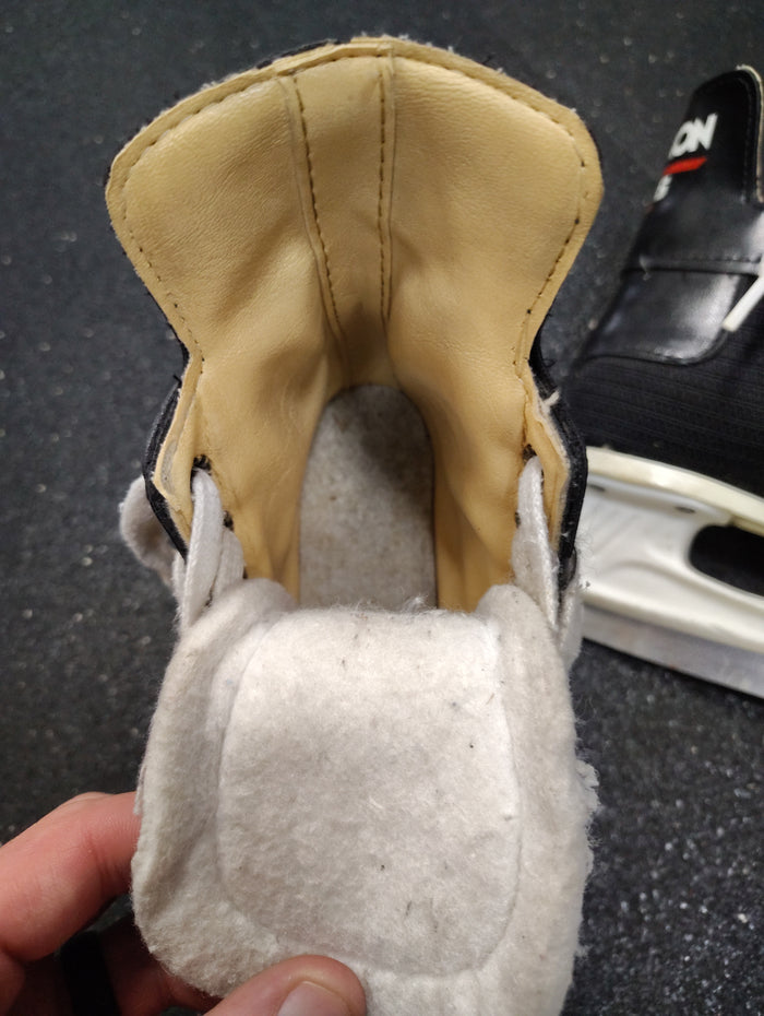Used Micron 606 Youth Hockey Skates Size 10