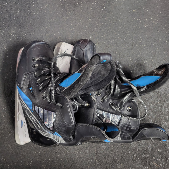 Used True TF7 SIze 2.5R Ice Hockey Skates