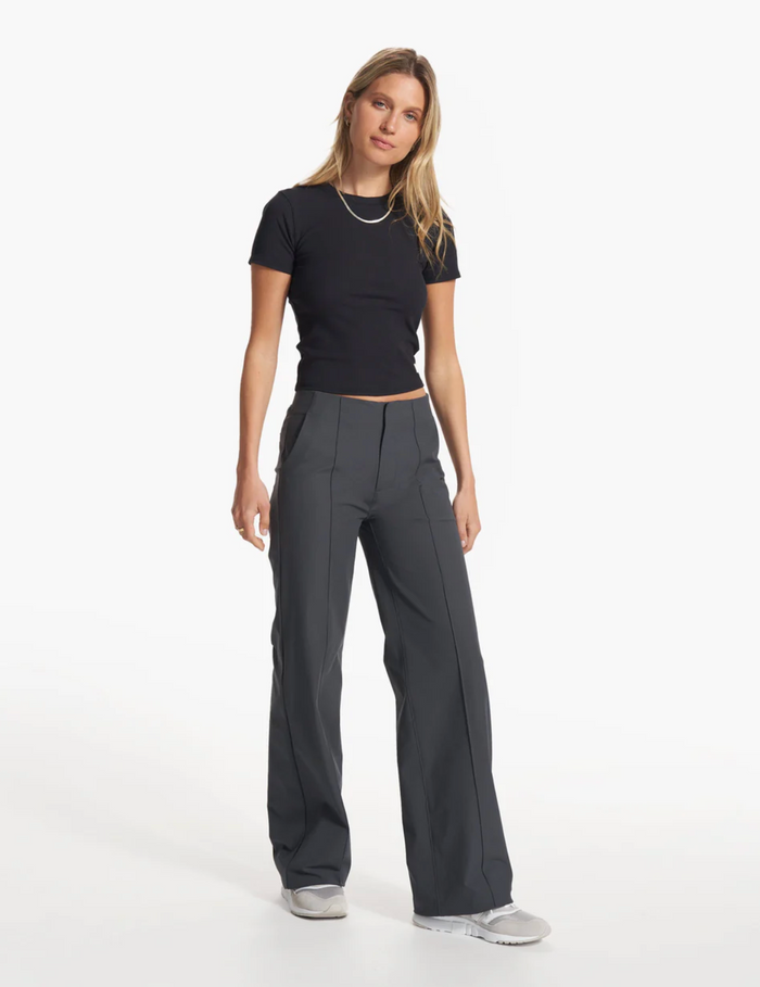 Vuori Pose Fitted Tee