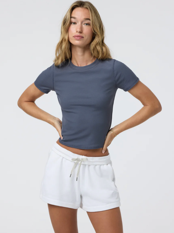 Vuori Pose Fitted Tee